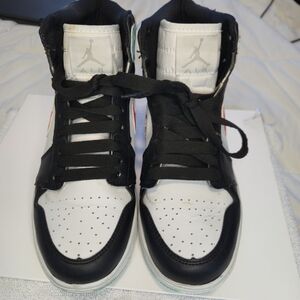 Nike Air Jordan 1 Mid SE White Black Red Spruce  US 7 Men's 0472